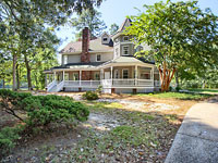 Beautifully sited modern Victorian on picturesque Back Creek